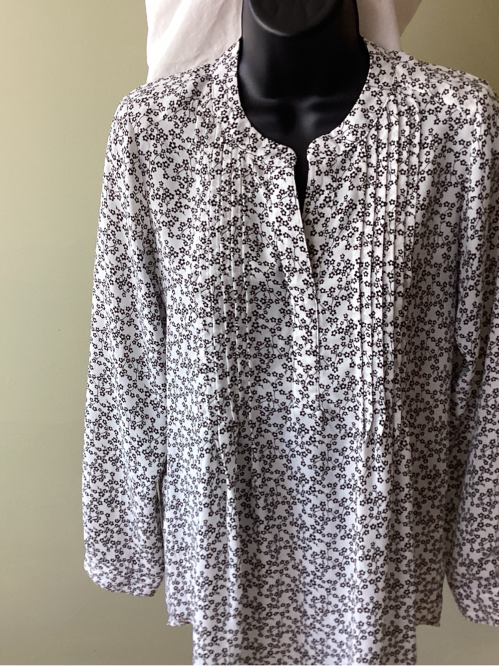 ALFRED SUNG White Blouse with Black Floral Print size XS